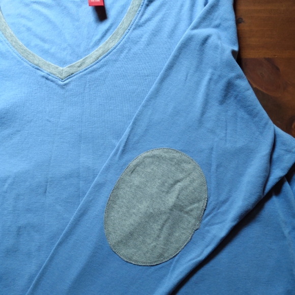 Gloria Vanderbilt Rounded VNeck Top with Elbow Patches - Picture 6 of 6